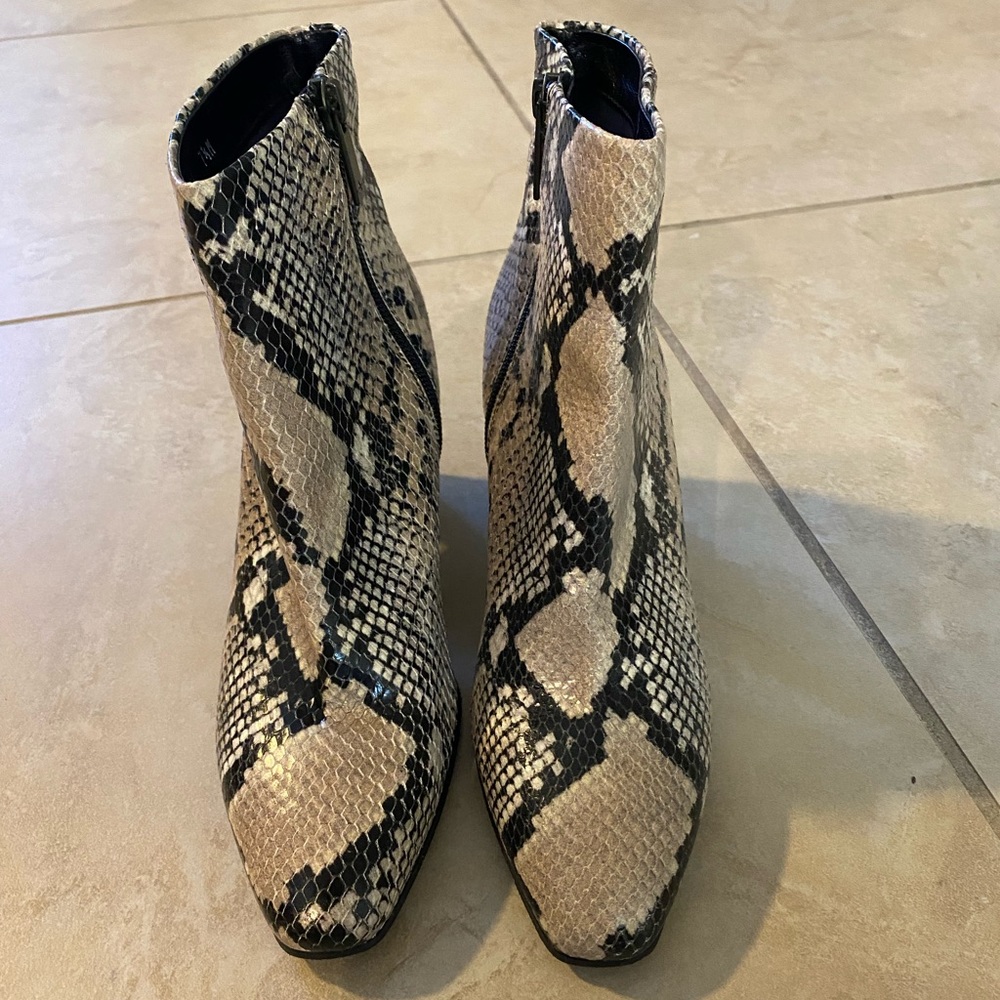 Aquatalia Snake-Print Beige Black Ankle Boots